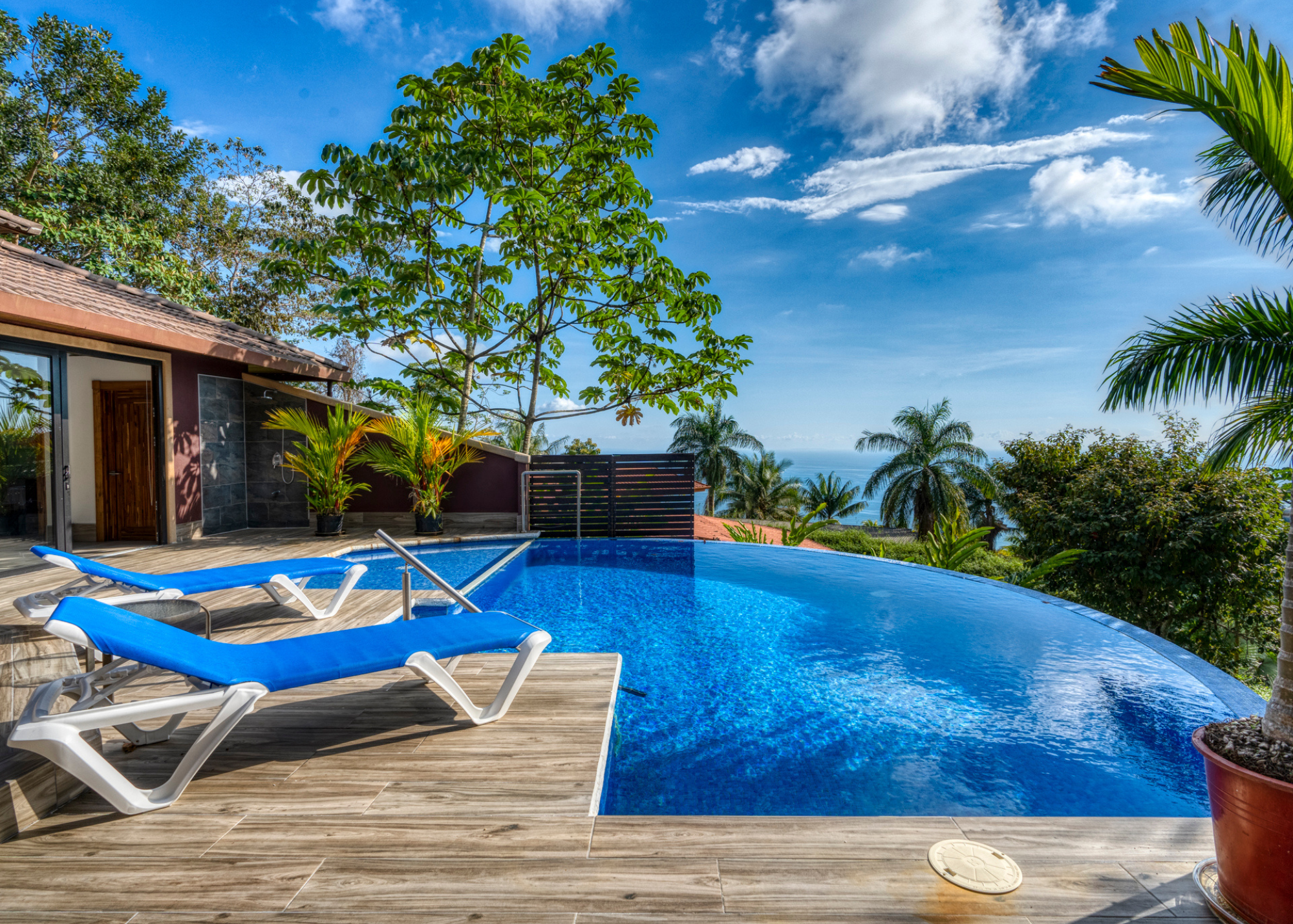 A Coastal Treehouse Retreat in Escaleras: Welcome to Casa Perezoso
