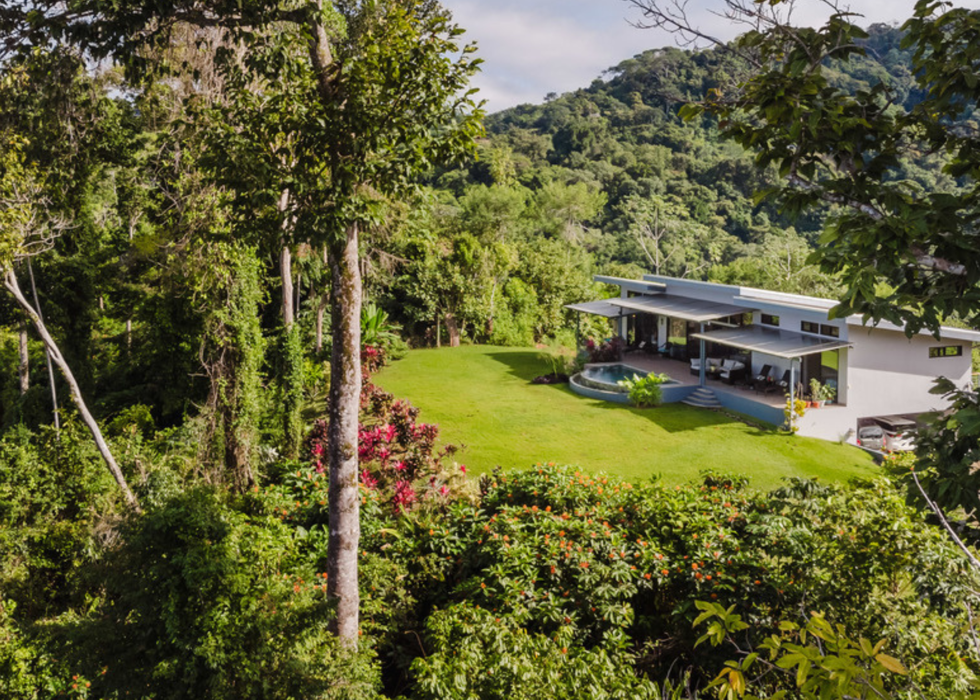 Casa Turi-Uha: Your Tropical Beachfront Paradise