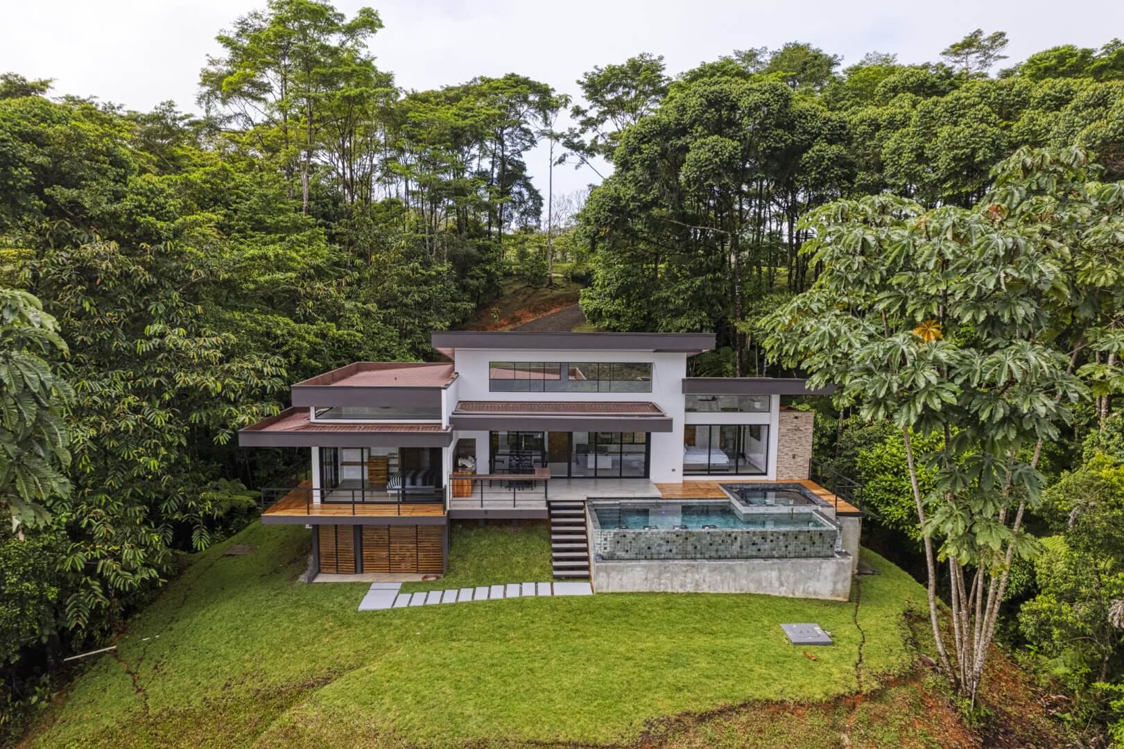 Luxury Living in the Jungle: Escaleras, Dominical