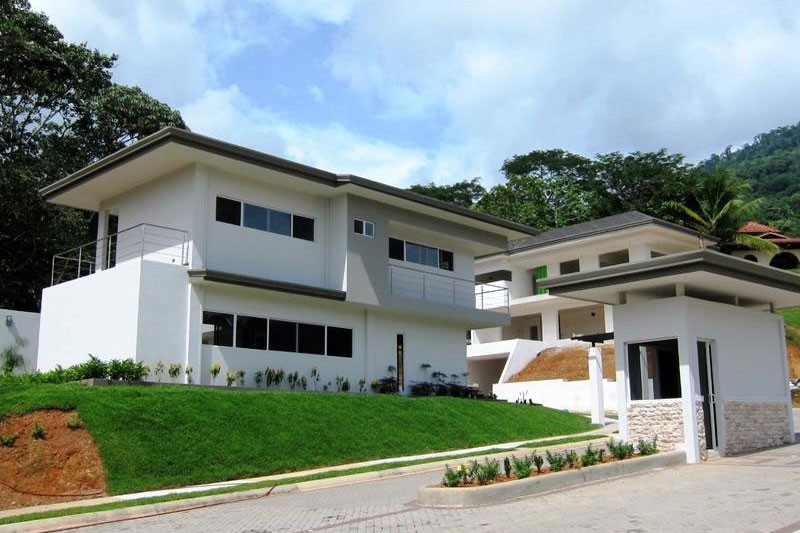 Small Scale Development Returns to Dominical