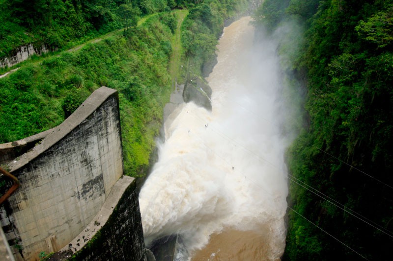 Panel in Central America Looking for Avenues to Reduce Record High Electricity Prices