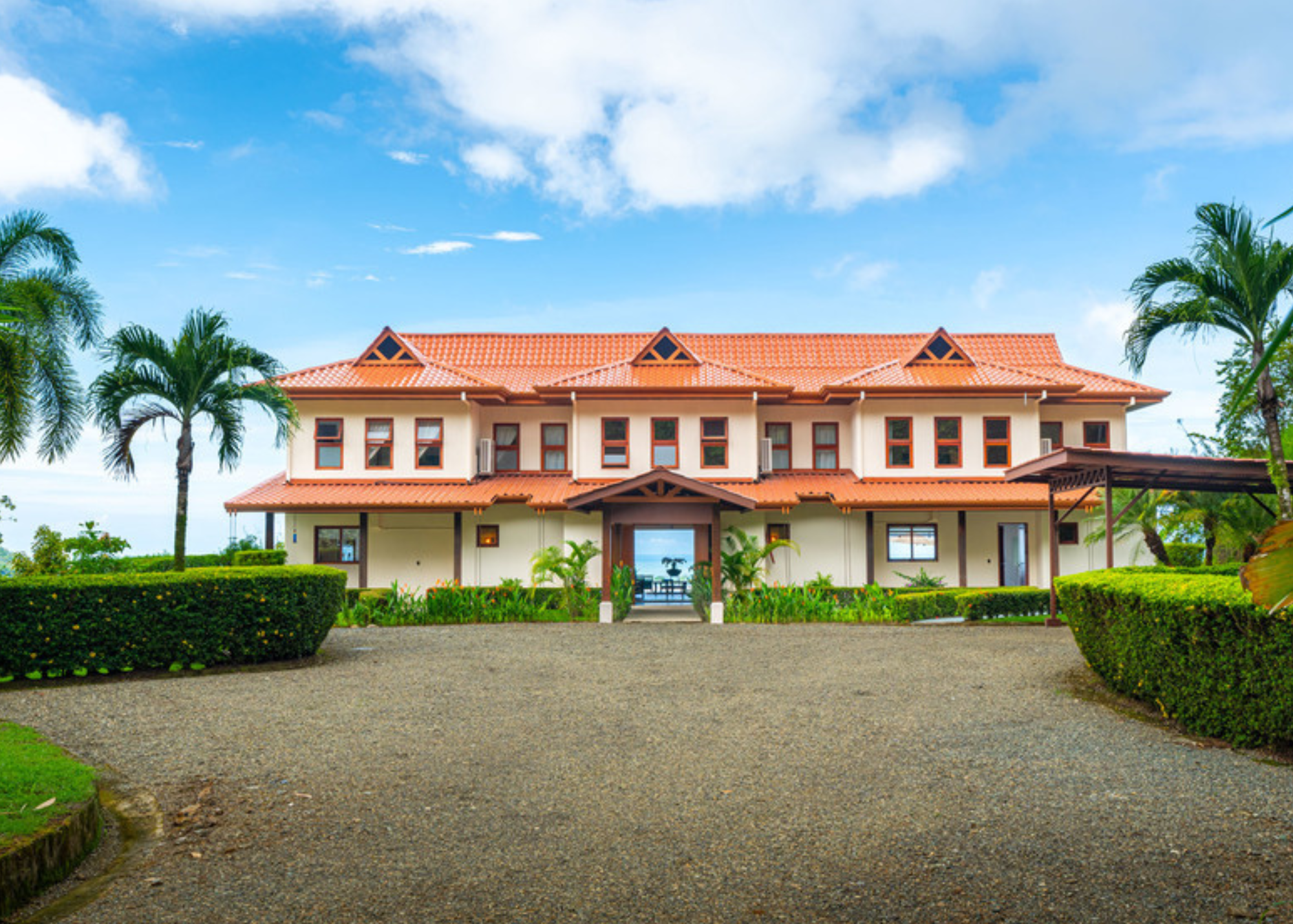 Indulge in Coastal Bliss: A Costa Rican Luxury Home in Ojochal.