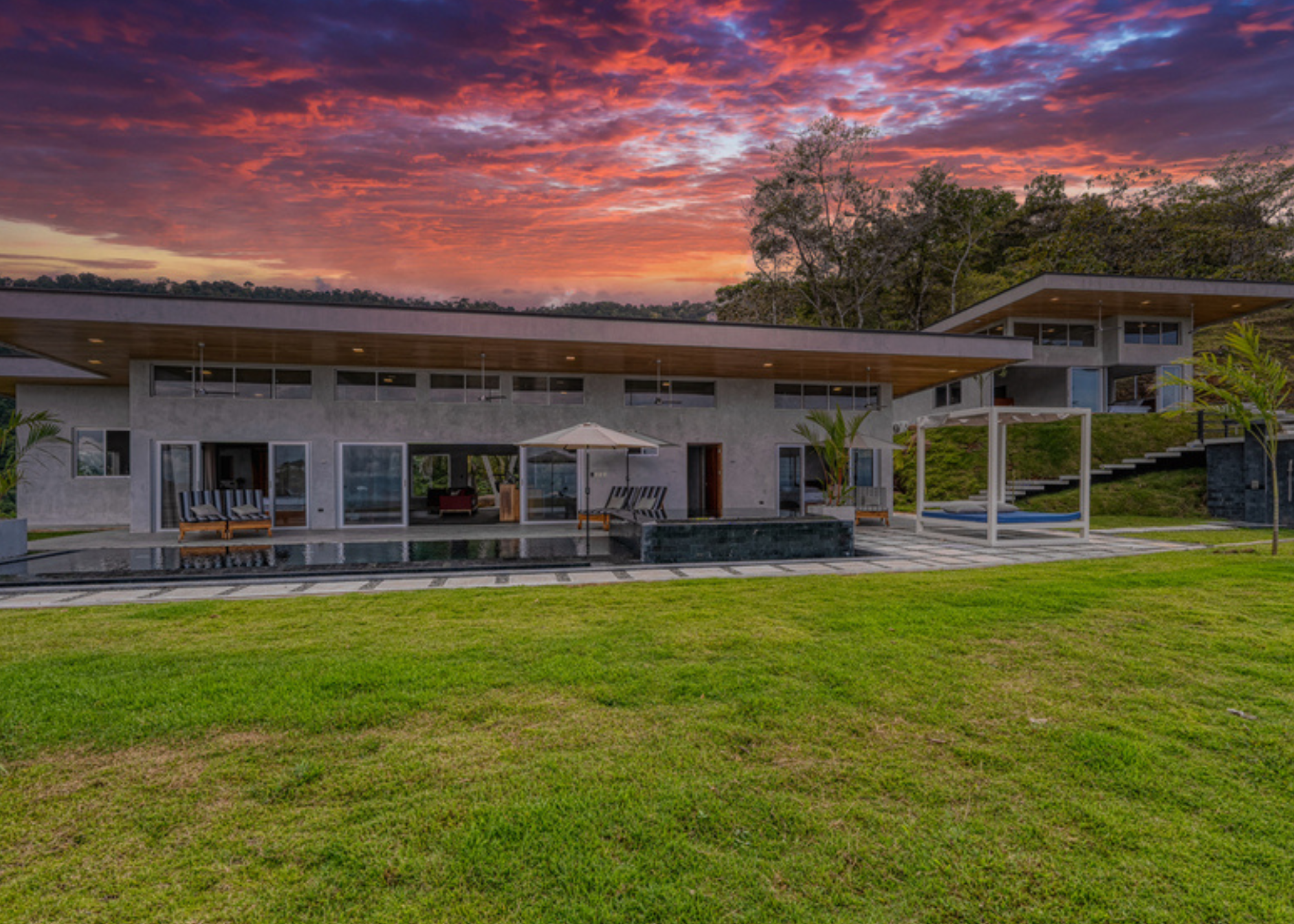Step Into Paradise: A Luxury Retreat in Portalon